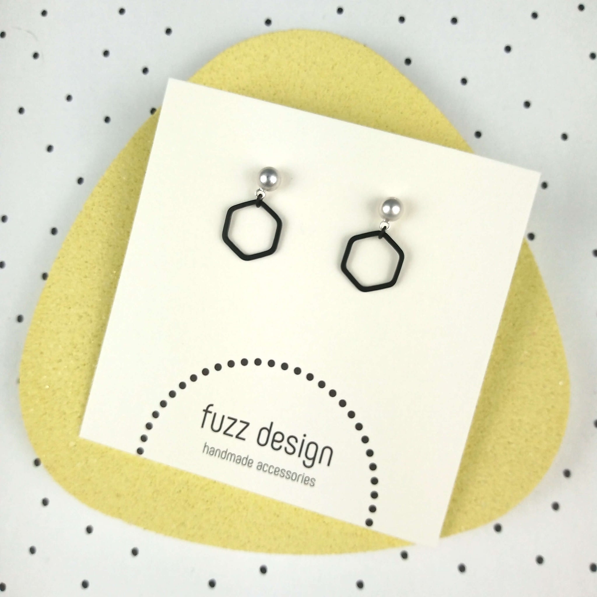 Poppy | Black & Silver