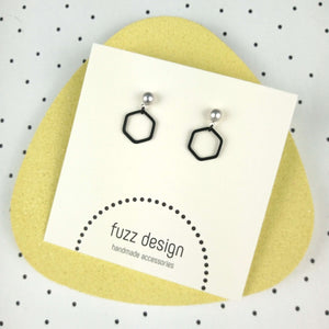 Poppy | Black & Silver