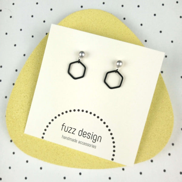 Poppy | Black & Silver