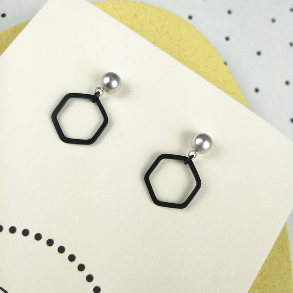 Poppy | Black & Silver
